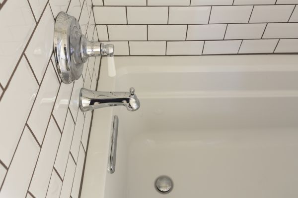 Lansing Bathtub Refinishing